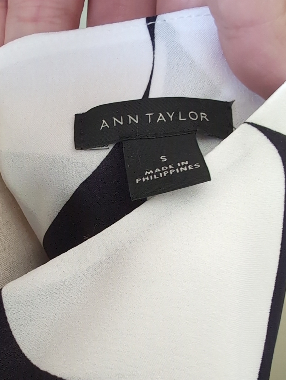 Ann Taylor Black & White Wave-Print Peplum Size Small Blouse - Picture 6 of 9